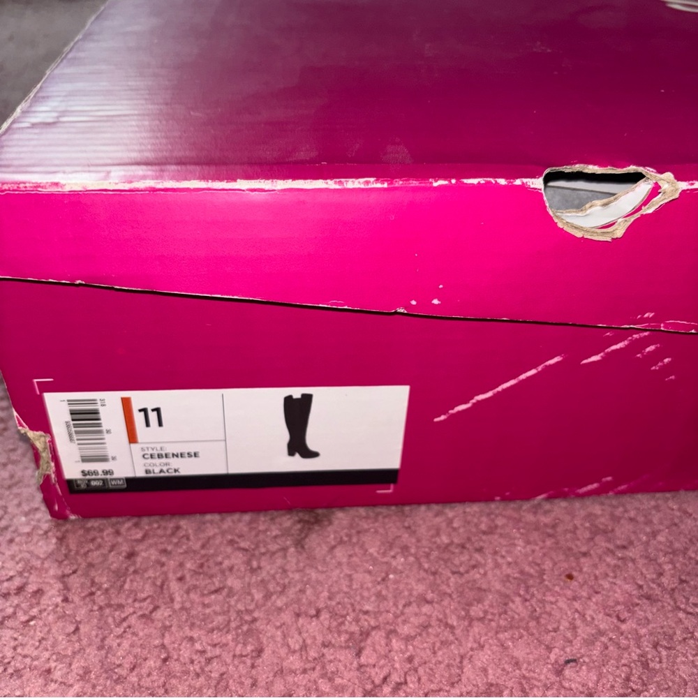 Women's Black Knee-High Block Heel Boots - Picture 5 of 16